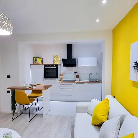 'the Yellow' Apartment *