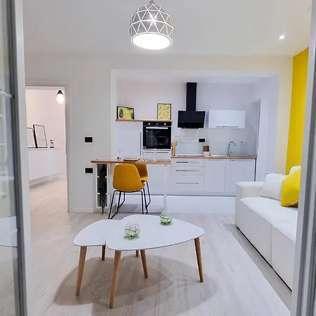Apartment 'the Yellow' Berat