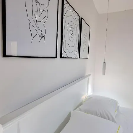 'the Yellow' Apartment *