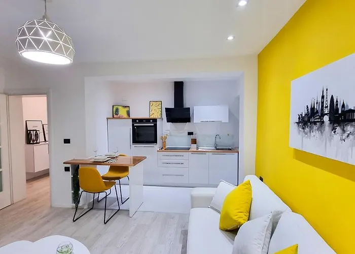 'the Yellow' 公寓 *